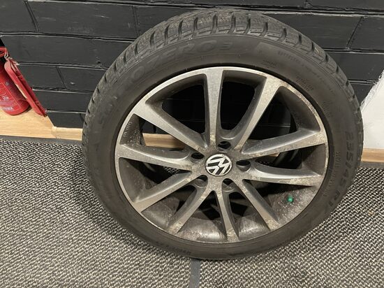 VW r17 disks ar ziemas riepu