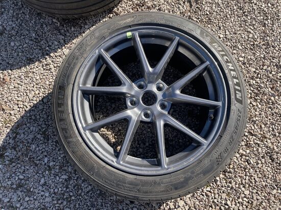 Tesla Model3 disks R-18 ar riepu