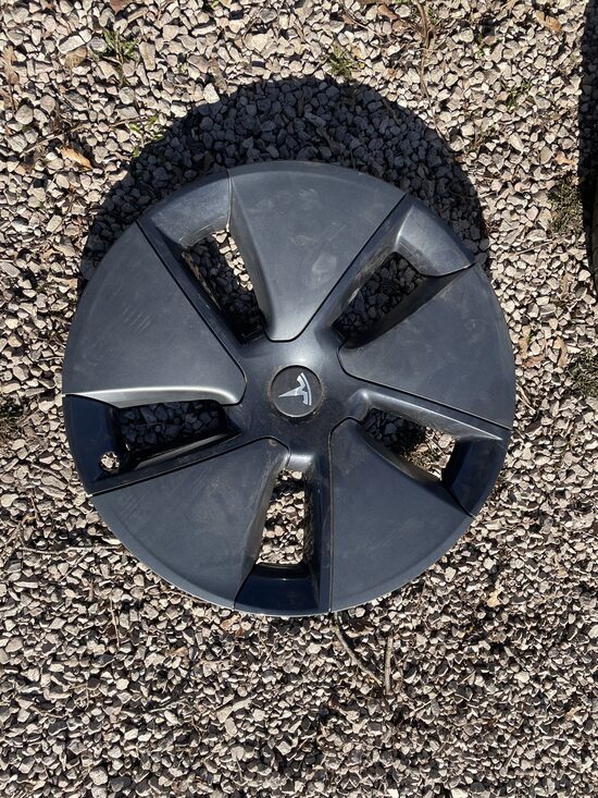 Tesla Model3 dekoratīvais disks R-18 