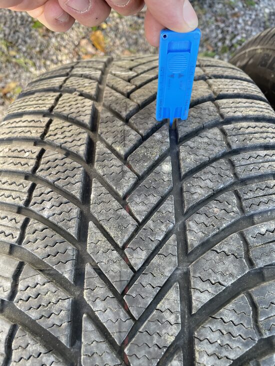 Bridgestone Blizzak LM005 255/55/18