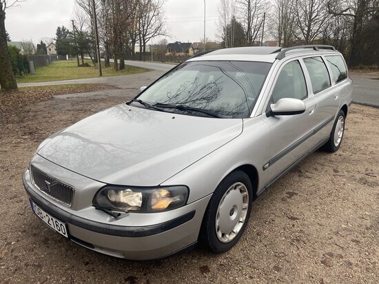 Volvo V70 2.4 dīzelis AUTOMĀTS 2003g.