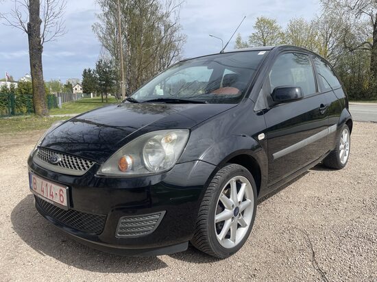ford Fiesta 1,6 benzīns 2006g.