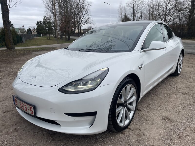 Tesla Model 3 SR+ 2020g.